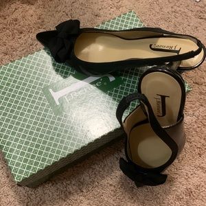 J. Renee’ Black Crinkle Patent, 2” Heel, size 9M